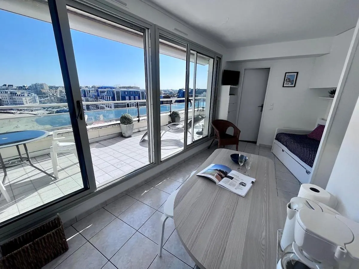 Le Crystal Studio Terrasse Vue Mer Direct Plage Dinard 0*,  Francie