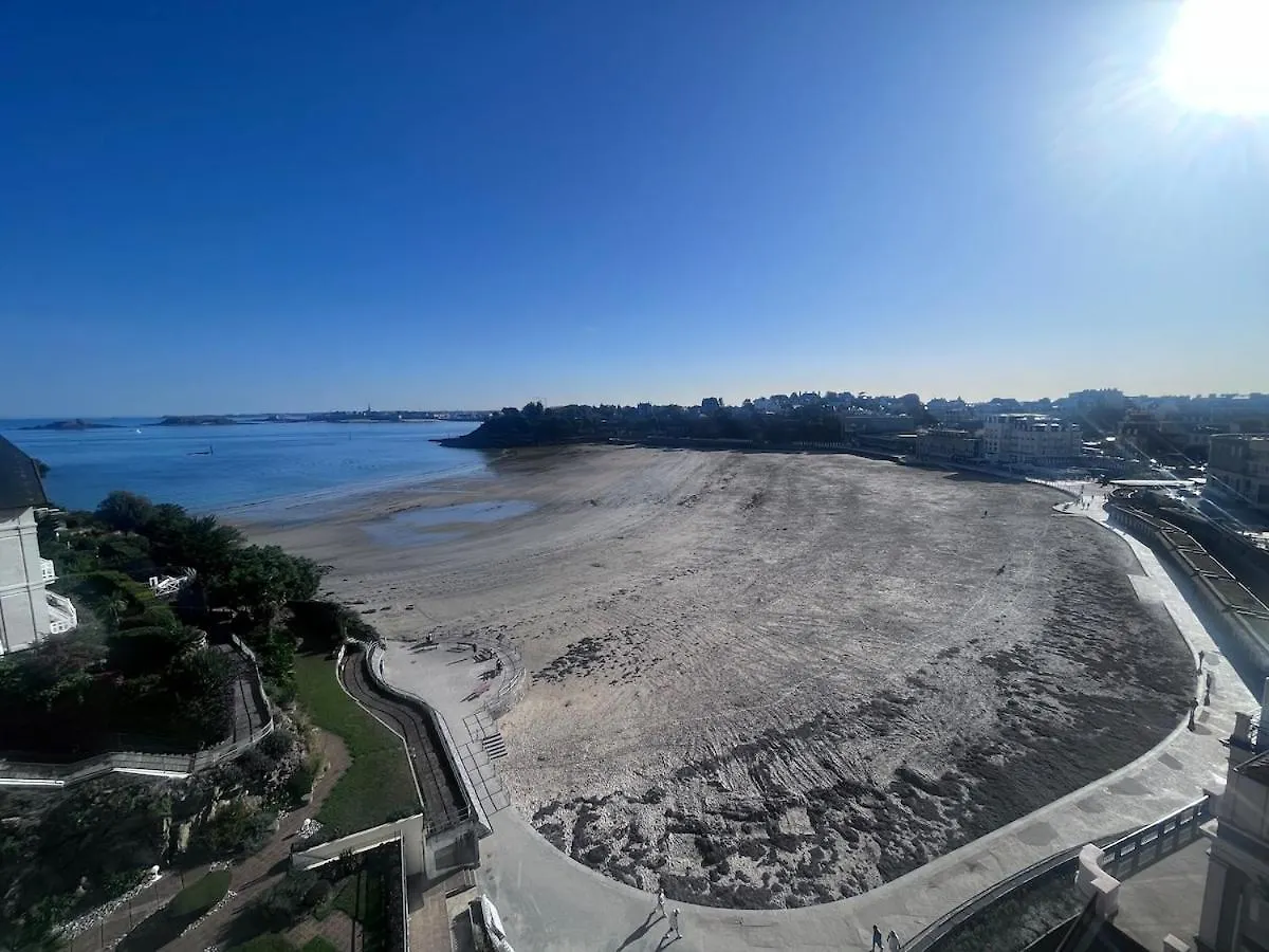 Le Crystal Studio Terrasse Vue Mer Direct Plage Dinard 0*,  France
